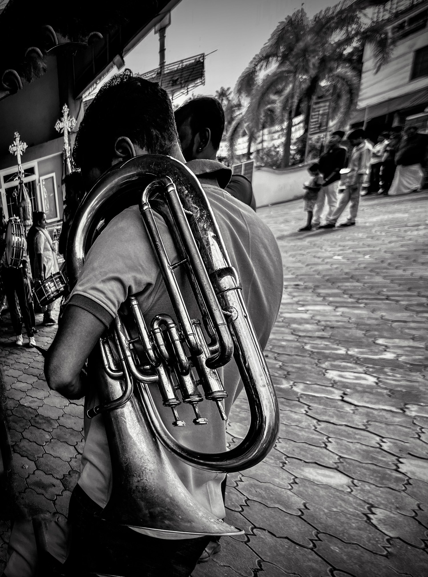 The band arrives (V2)